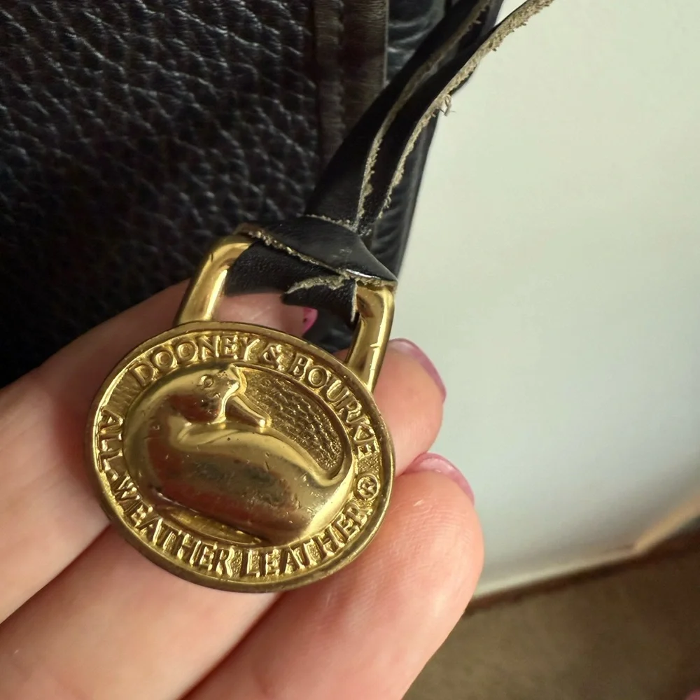Vintage Dooney & Bourke, all leather black equestrian crossbody bag. - Picture 11 of 13